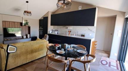 Location de vacances pour 10 personnes, avec piscine ainsi que vue et jardin dans Saint-Christophe-du-Bois