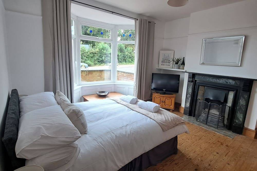 Huge 4 bed in the heart of Kettering in Kettering, Northamptonshire