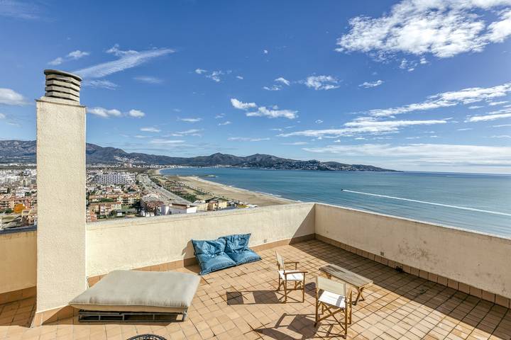 Ganze Wohnung, Ferienwohnung 'Rooftop' mit Meerblick, Wi-Fi und Klimaanlage in Empuriabrava, Oberampurien