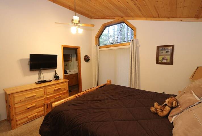 Log cabin for 12 people, with pool and terrace as well as hot tub and sauna in Truckee