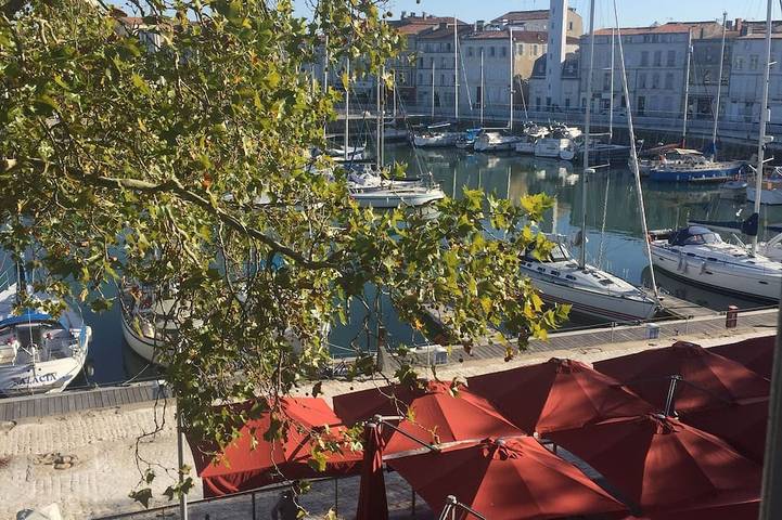 Gîte pour 4 personnes, avec terrasse dans Office De Tourisme De La Rochelle