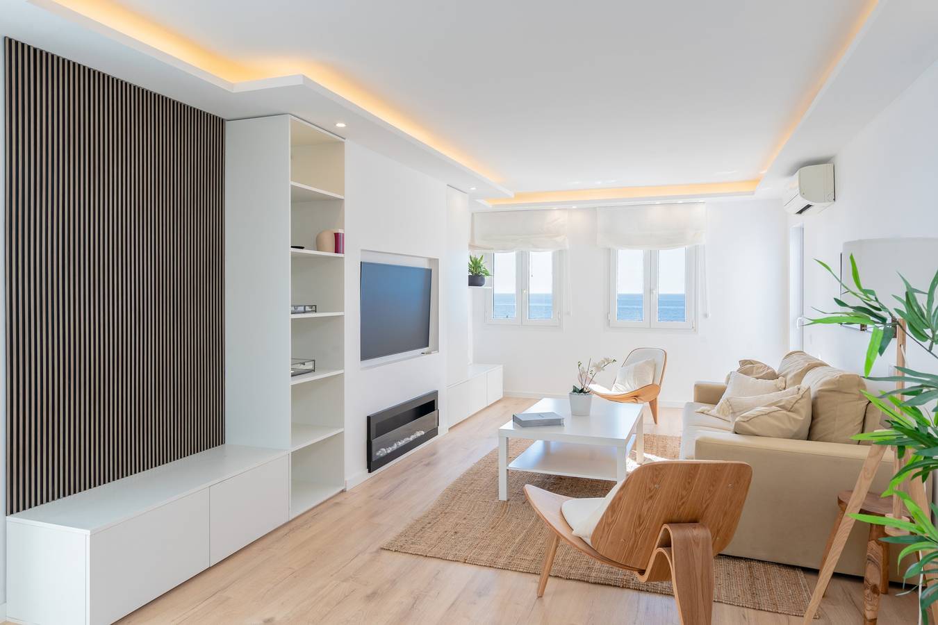 Entire holiday apartment, Cosy flat with direct access to the sea in Urbanizacion Calahonda, Mijas