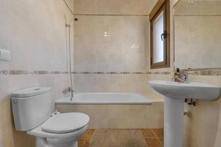 Casa rural para 6 personas, con terraza y jardín además de vistas y piscina en Canillas de Aceituno - 2