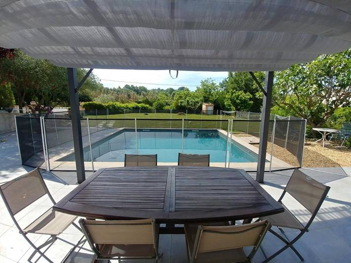 Location de vacances pour 4 personnes, avec jardin ainsi que vue et piscine à Valensole - 2