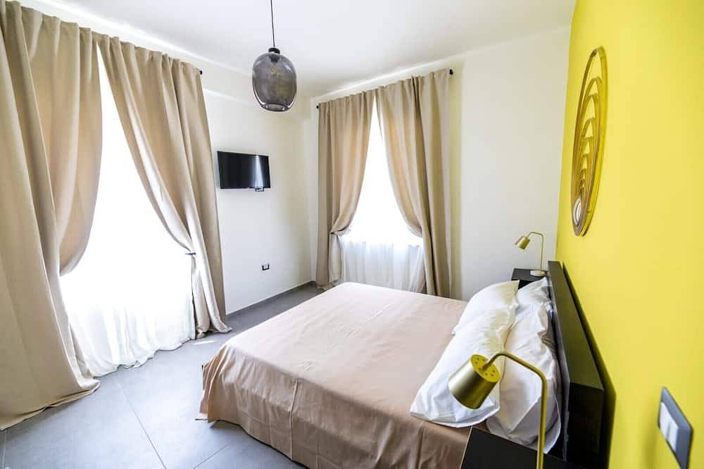 Entire apartment, Deluxe Double Room with Shared Terrace, Wi-Fi and Air Conditioning in Vietri sul Mare, Amalfi Coast