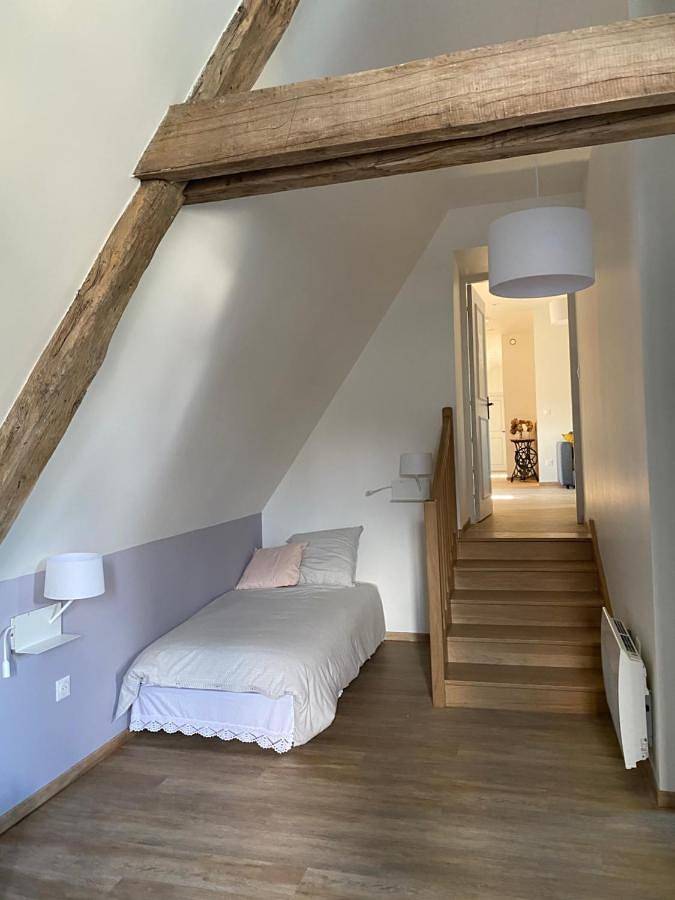 Location de vacances pour 2 personnes, avec jardin ainsi que terrasse et vue à Vallières-les-Grandes - 2