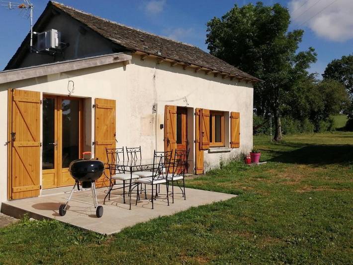 Gîte pour 6 personnes, avec vue et jardin à Centrès
