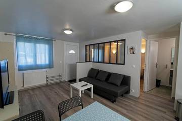 Gîte pour 5 personnes, avec piscine à Coubron