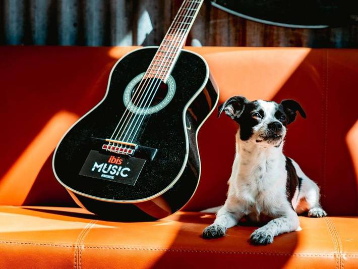 Hôtel pour 2 personnes, avec terrasse et vue ainsi que piscine et vue sur le lac à Vitrolles - 2