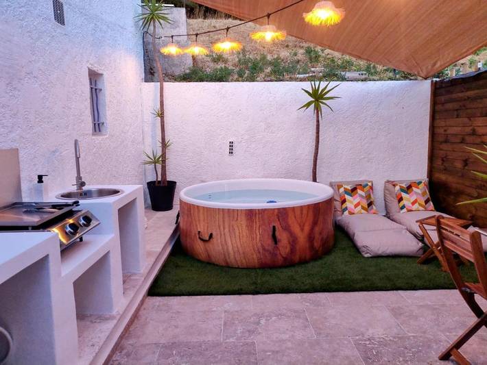 Apartamento de vacaciones para 2 personas, con piscina y jardín además de vistas y terraza, Se admiten mascotas - 1