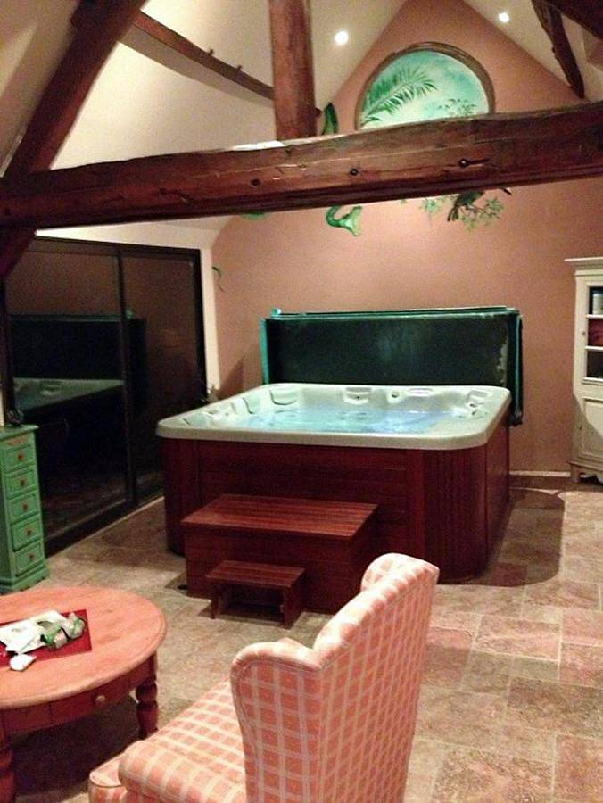 Maison spacieuse avec jacuzzi à Saint-Georges-sur-Baulche in Perrigny, Région d'Auxerre