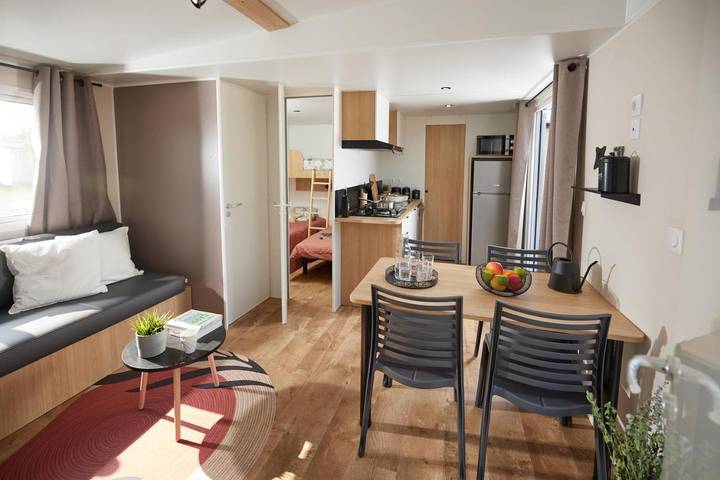 Camping pour 4 personnes, avec terrasse et jardin, animaux acceptés