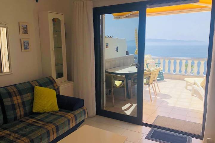Entire apartment, Sunny studio with breathtaking sea view from spacious terrace. in Playa de los Guíos, Santiago del Teide