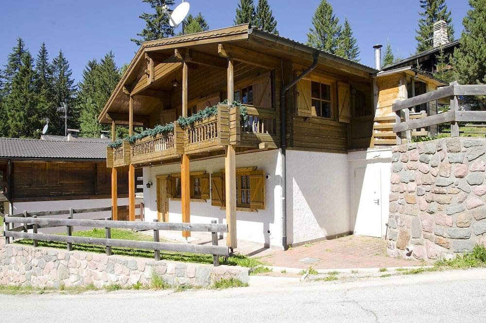 Chalet karezza Facing ski slopes carezza 20 min from Bolzano altoadige in Karersee, Welschnofen