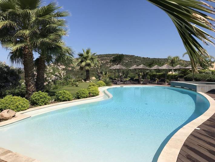 Villa pour 6 personnes, avec piscine ainsi que terrasse et jardin