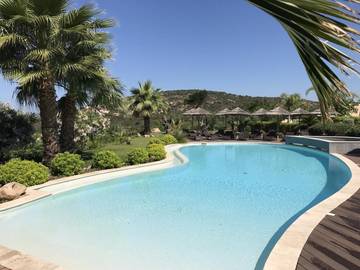 Location de vacances pour 6 personnes, avec jardin ainsi que terrasse et piscine à Sartène