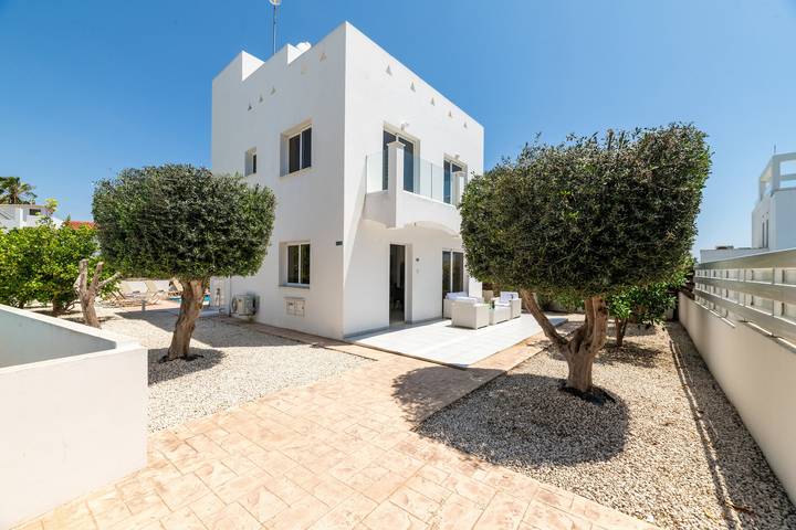 Villa für 6 Personen, mit Balkon und Terrasse sowie Garten in Ayia Napa