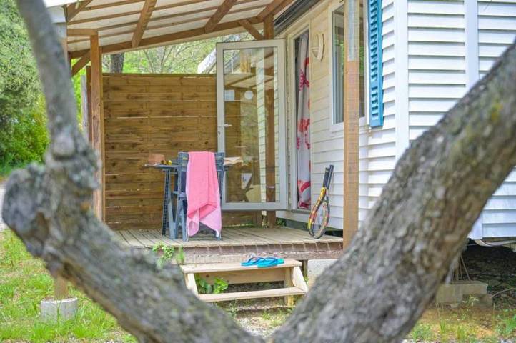 Location de vacances pour 2 personnes, avec piscine et bassin pour enfant à Castries