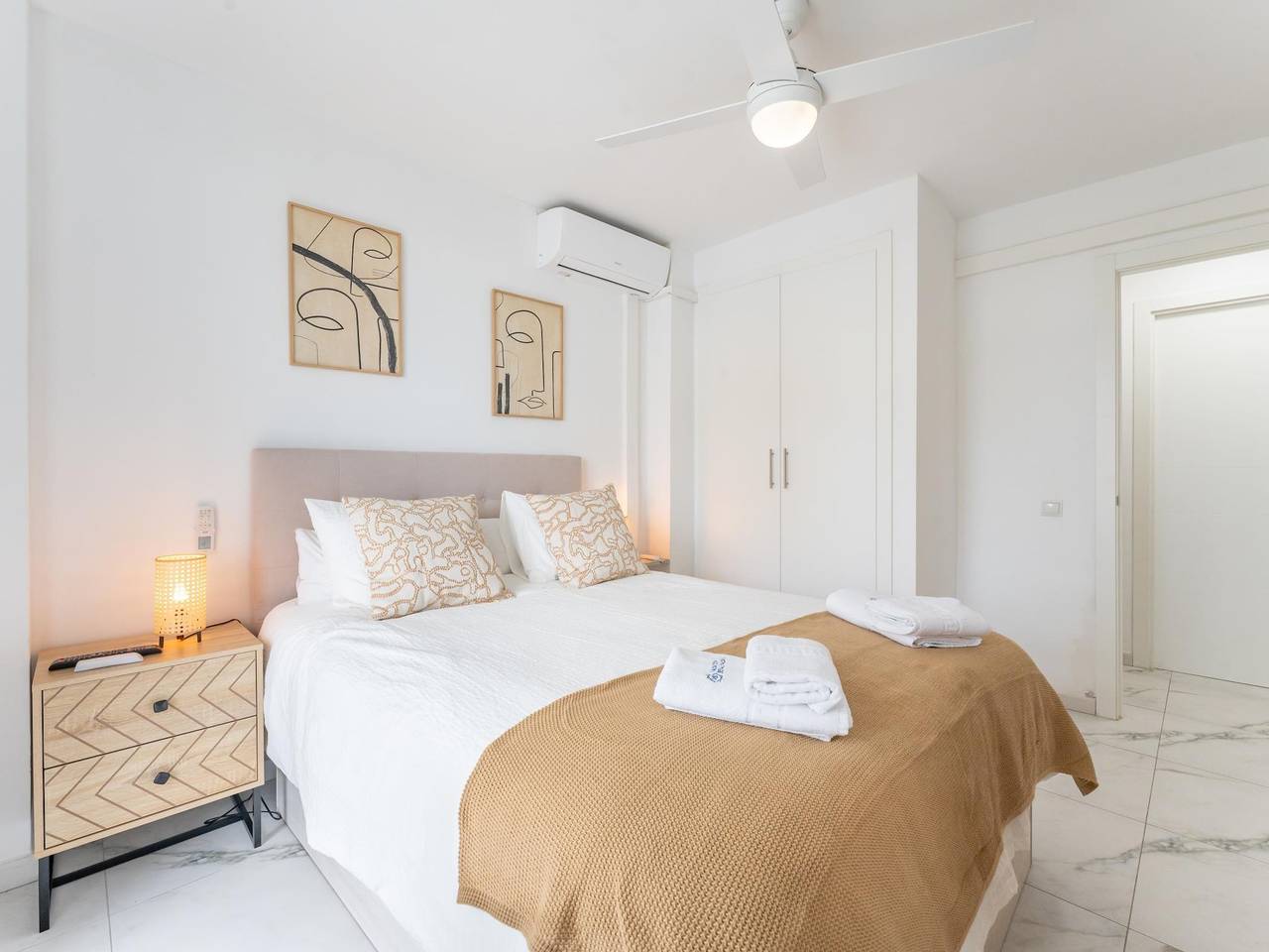 Entire holiday apartment, Vb Diana 2Bdrs with Fantastic Sea Views in Benalmádena Costa, Benalmádena