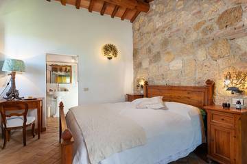 Villa for 14 Guests in Montepulciano, Siena Province, Picture 4