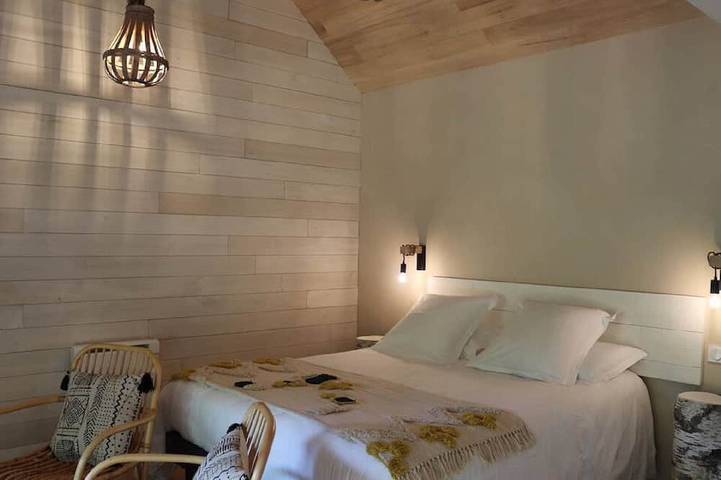 Gîte pour 2 personnes, avec jardin et jacuzzi à Champs-sur-Tarentaine-Marchal - 3