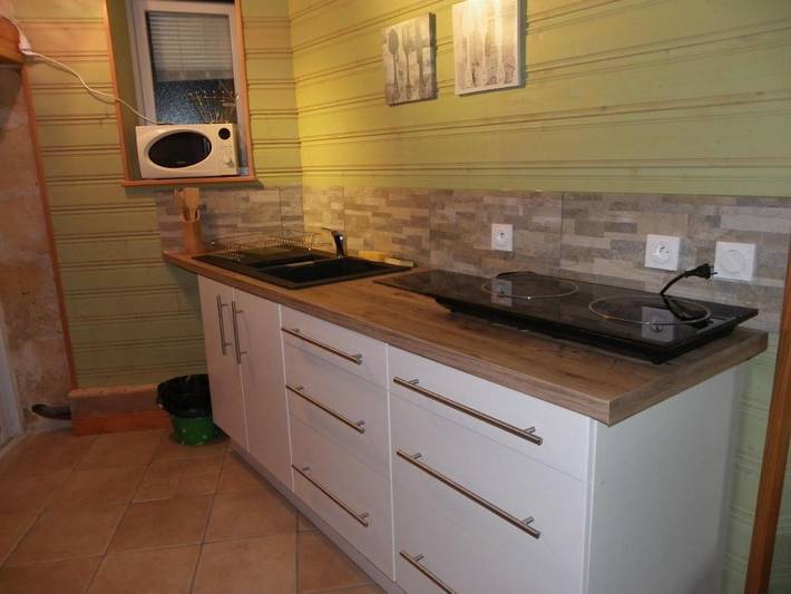 Location de vacances pour 2 personnes, avec vue et jardin à Gémozac - 2