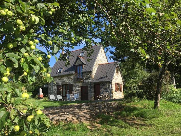 Location de vacances pour 6 personnes, avec Balcon et Terrasse ainsi que Jardin et Vue à Beauficel