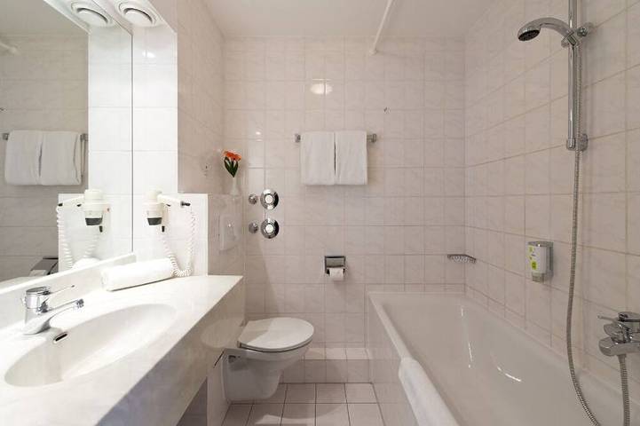 Inviting Room Near Marken Outlets & Local Landmarks - ideal for Weekend Getaway in Schwarzheide, Naturpark niederlausitzer heidelandschaft (Brandenburg)