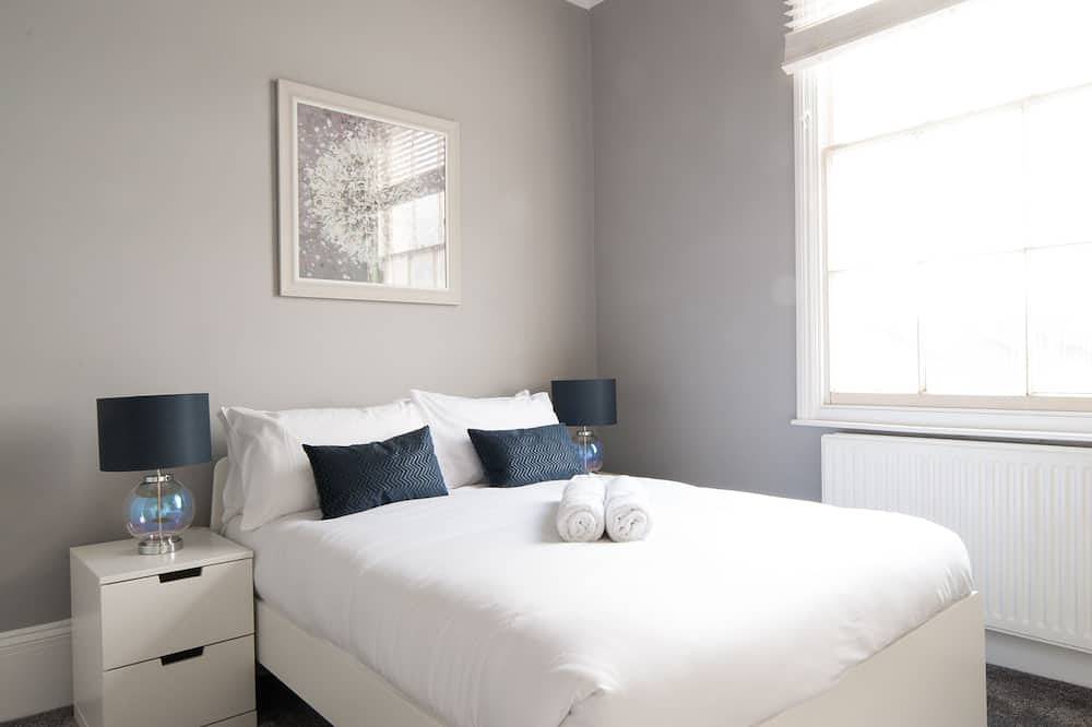 Entire apartment, Central Cheltenham, Regency 2-Bed Apartment - Cavalier Suite in Cheltenham, Gloucestershire