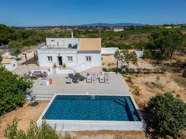 Location de vacances pour 6 personnes, avec vue ainsi que jardin et terrasse à Porches - 2