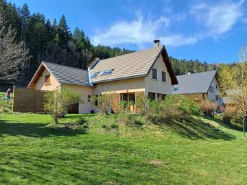 Gîte pour 10 personnes, avec jardin et vue à Méaudre