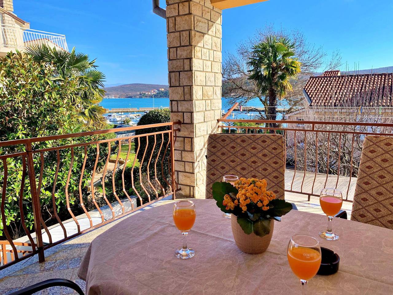 Apartment Nevenka - Meerblick, 70m vom Meer in Cizici, Krk