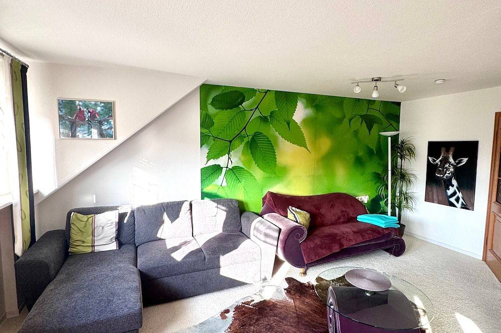 Ganze Wohnung, Moderne Ferienwohnung für 6 Pers. mit Balkon in ruhiger Lage in Geroldsgrün, Landkreis Hof