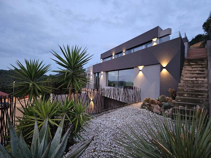 Chalet para 10 personas, con piscina además de vistas y jardín en Provincia de Gerona