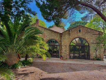 Gîte pour 3 personnes, avec jardin ainsi que terrasse et piscine à Thuir