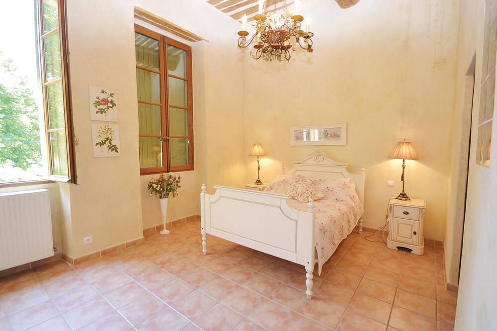 Maison de 5 chambres acceptant les. in Anduze, Parc national des Cévennes