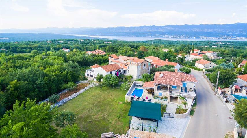 Ganze Wohnung, Steinhaus Ferienwohnung mit privatem und beheiztem Pool in Hlapa, Krk