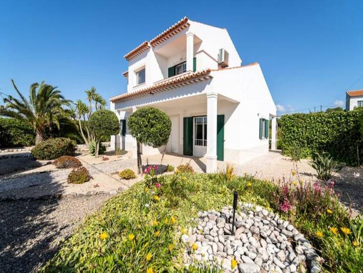 Casa de férias para 6 pessoas, com terraço e piscina e ainda jardim em Vale de Telha