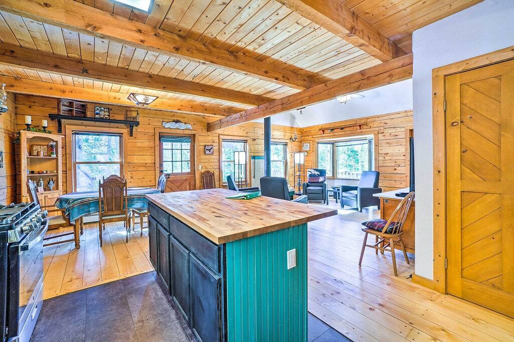 Bbqs, Hikes & Fireside Nights: Cabin in Black Hawk in Arapaho and Roosevelt National Forests