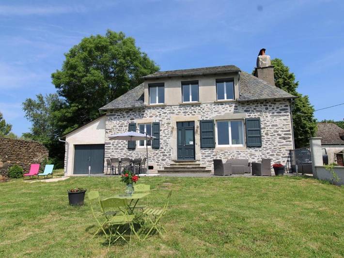 Location de vacances pour 6 personnes, avec jardin à Pleaux