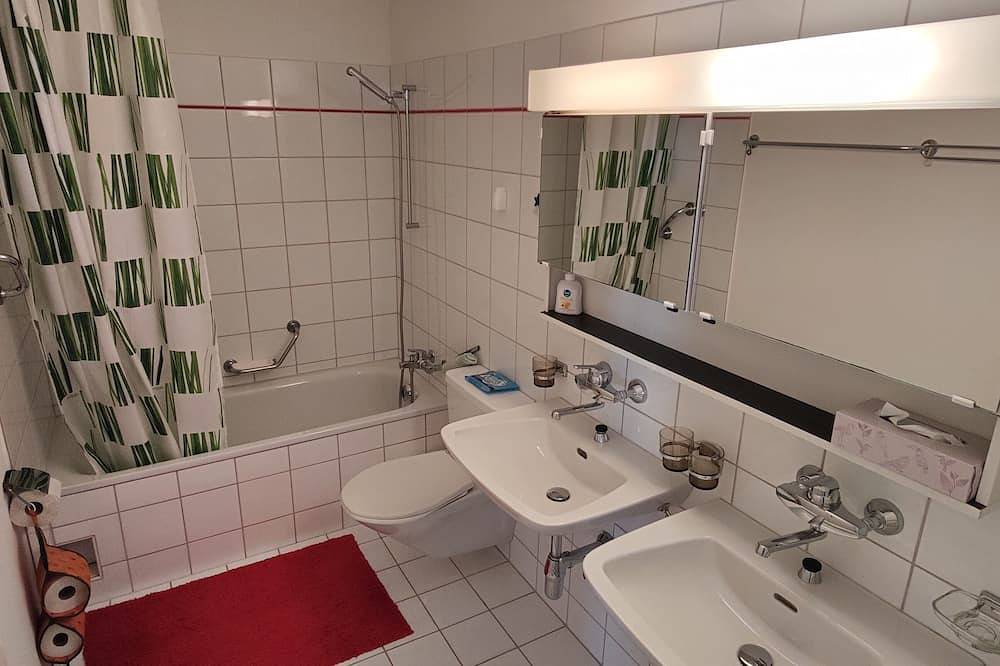 Ganze Wohnung, Gemütliches Appartement für Erholung und Sport in Klosters-Serneus, Davos Prättigau