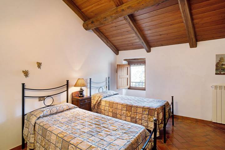 Appartamento intero, Appartamento 'La Casa della nonna' con piscina, giardino e Wi-Fi in comune in Vessalico, Alpi Liguri