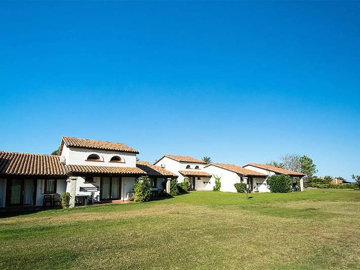Ferienwohnung, mit Terrasse und Garten sowie Pool in Lu Miriacheddu - 3