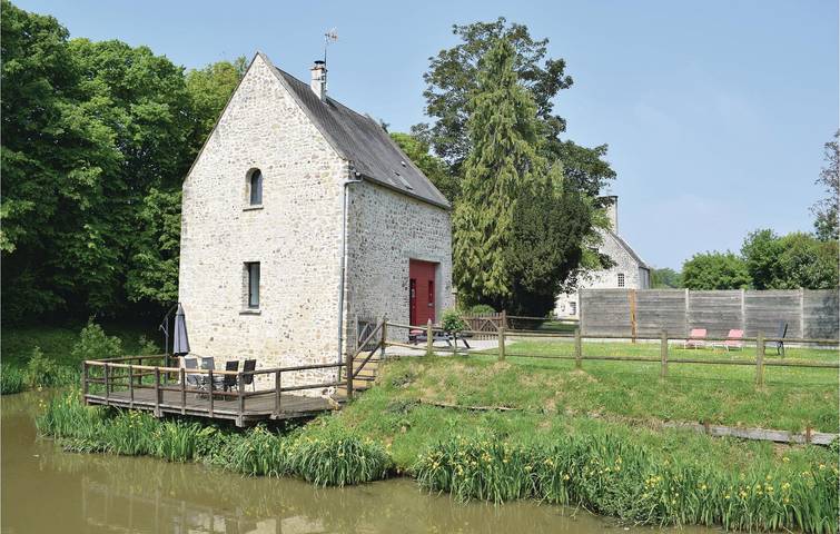 Gîte pour 4 personnes, avec terrasse à Auxais