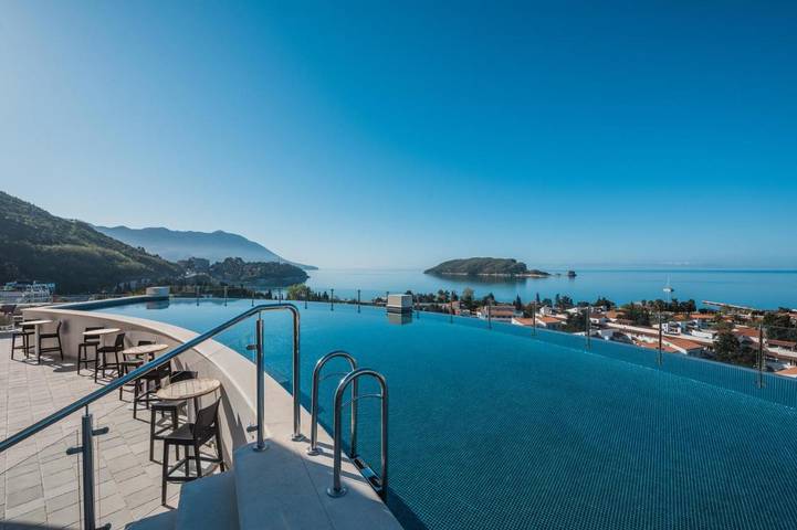 Hôtel, avec Terrasse ainsi que Piscine et Sauna