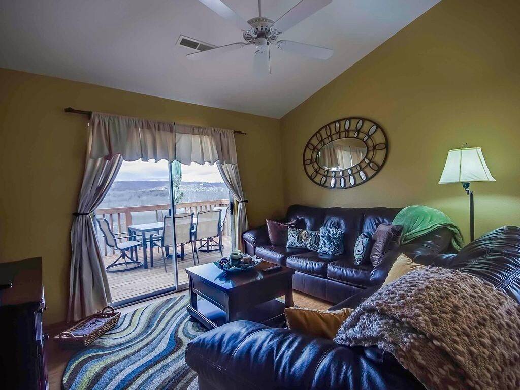 Ganze Wohnung, In der Nähe von Silver Dollar City - Hervorragende Aussicht und Deck! in Indian Point, Table Rock Lake