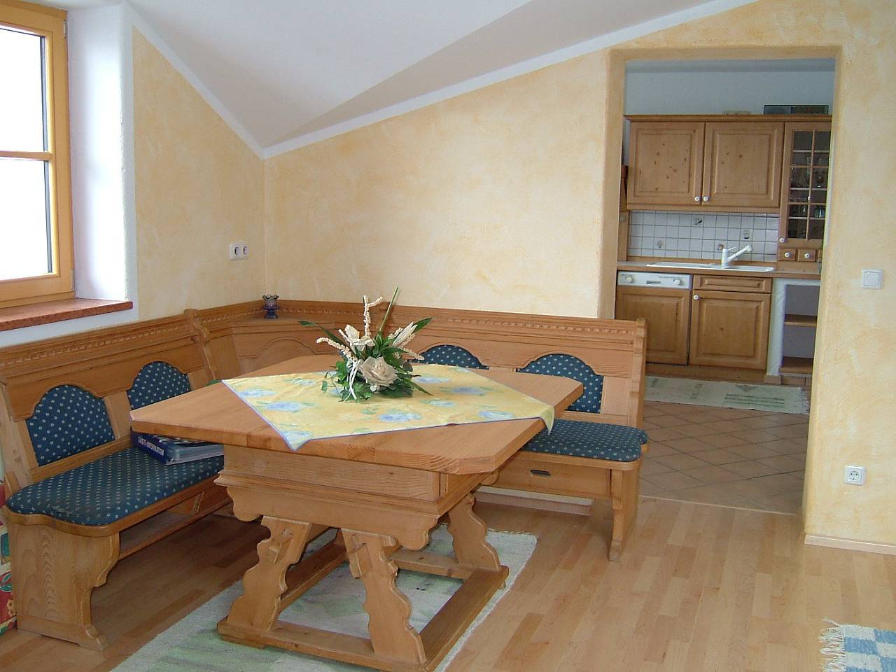 Ganze Ferienwohnung, Ferienwohnung Vesna Kreisel - Ferienwohnung 56 qm mit kleinem Balkon in Seebruck, Chiemsee