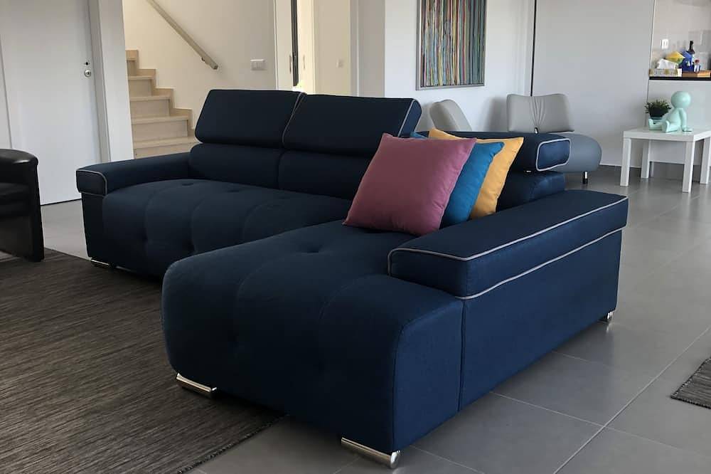 New holiday home for max. 8 people with heated private pool in Portugal! in Caldas da Rainha, Leiria District