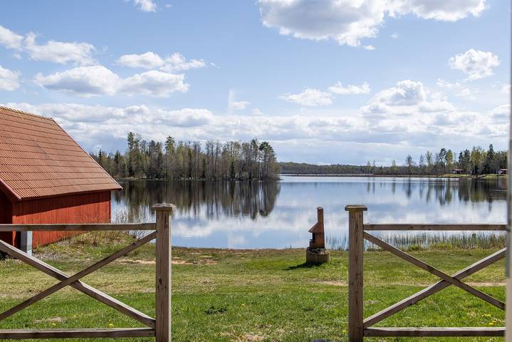 Feriehus for 6 personer, med Terrasse og Innsjøutsikt i Småland