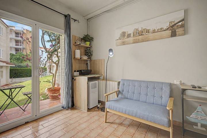 Hel studio-lejlighed, Studio 'Escapada en Pareja en Altafulla' with Pool, Wi-Fi and Air Conditioning in Altafulla, Costa Dorada